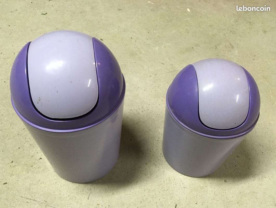 Lot de deu. Poubelles mauves violettes (image 1)
