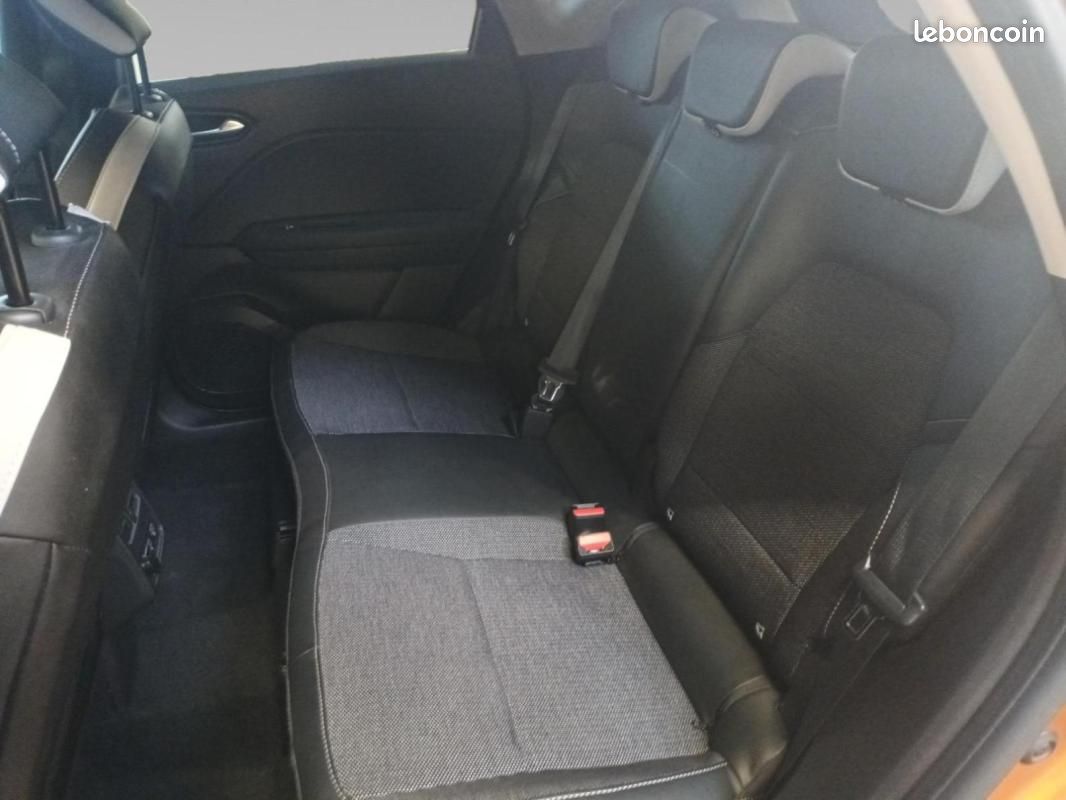 Renault Captur E-Tech 145 - 21 Intens (image 12)