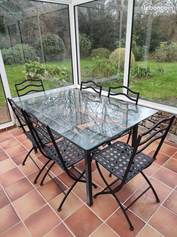 Table 6 couverts et chaises fer forgé, dessus verre (image 1)