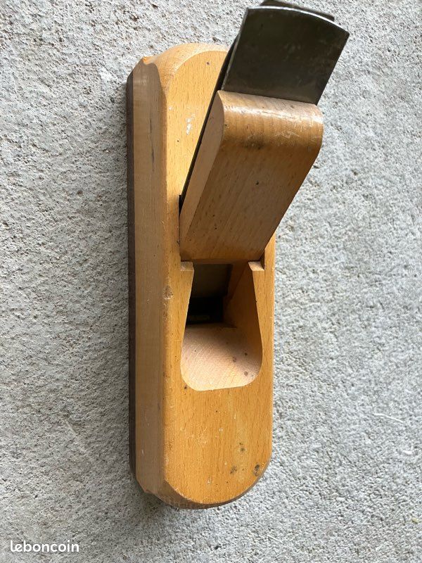 Rabot à bois en bois (image 1)