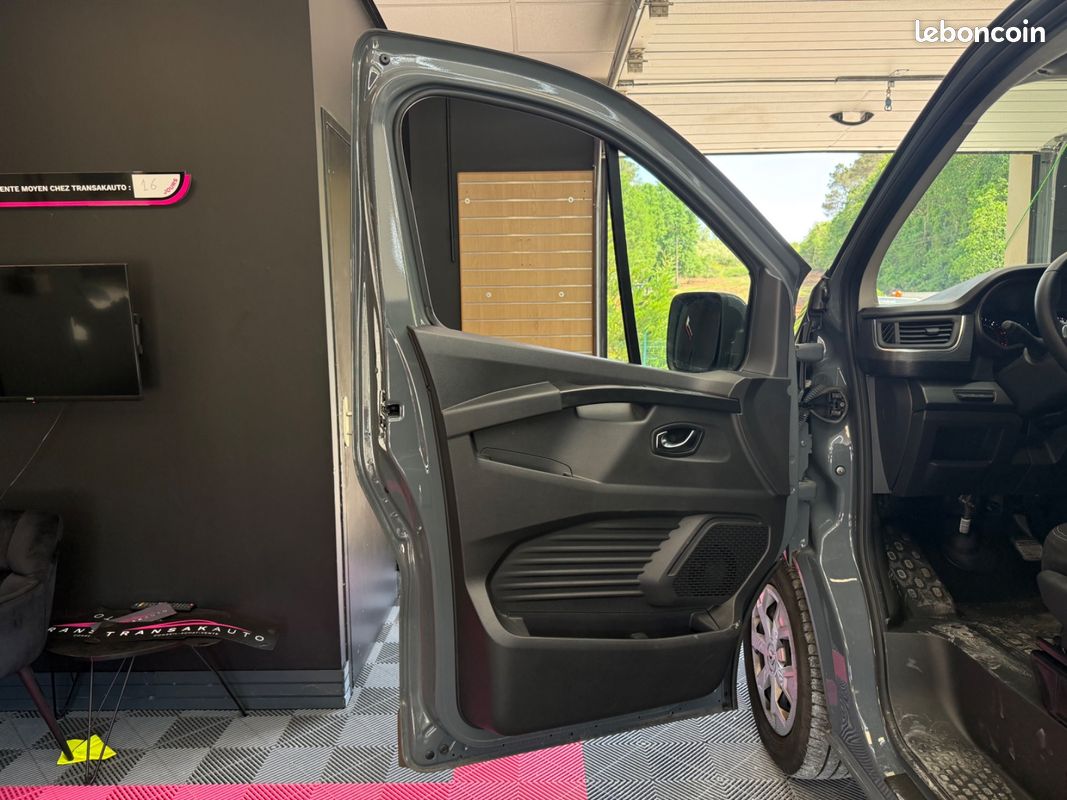 RENAULT TRAFIC III Combi Phase 3 L1 2.0 dCi 16V EDC6 SS Intens 9 Places (image 41)
