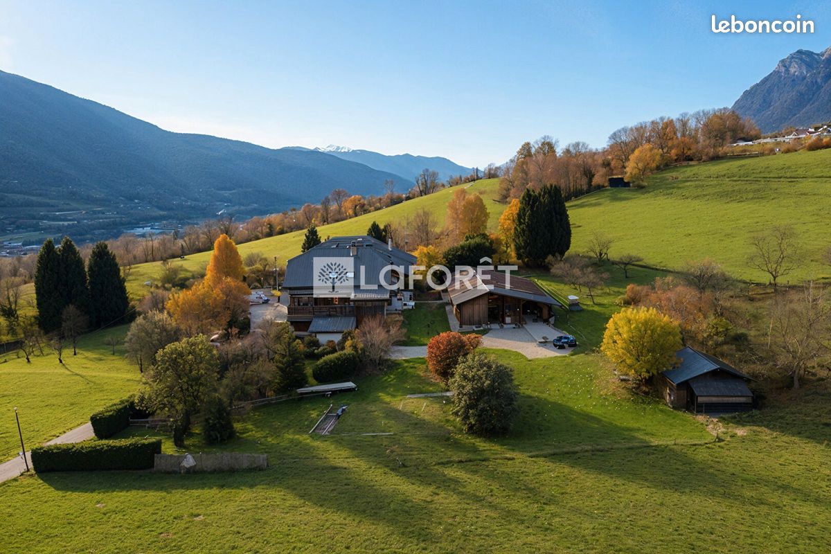Maison 12 pièces 289 m² · à Gilly-sur-Isère · 289 m² · 880 000 €