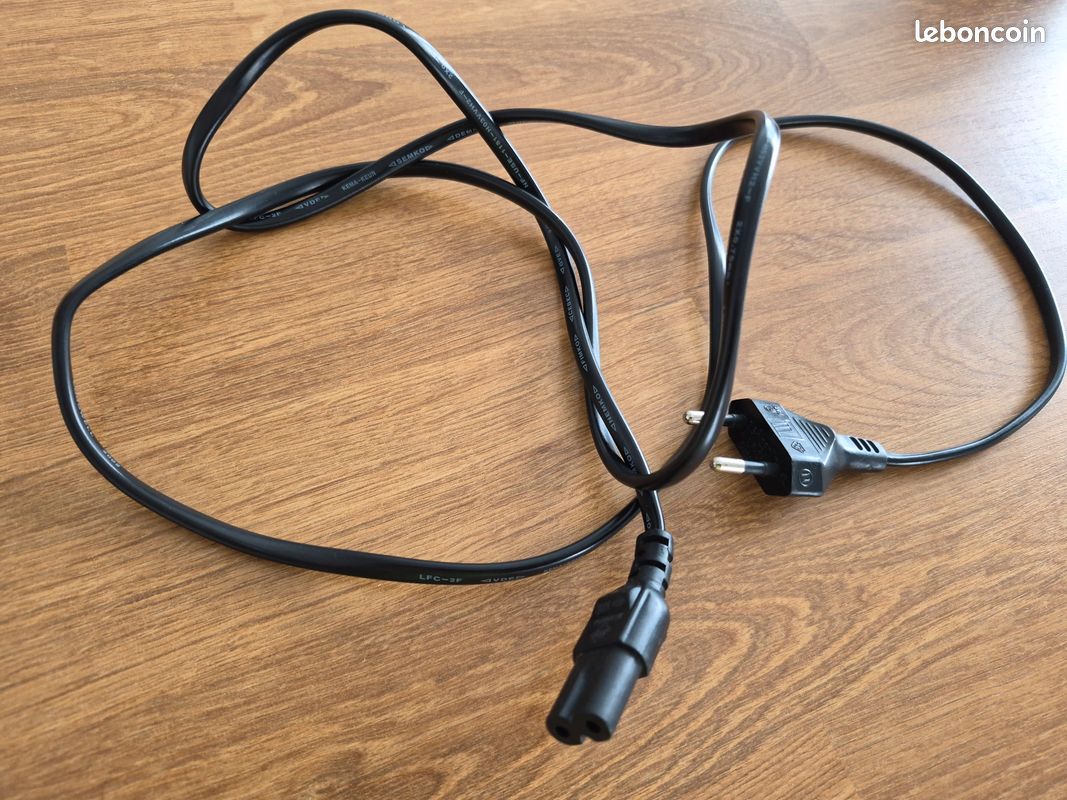 Câble d'alimentation électrique de type "figure 8" (C7), idéal pour alimenter lecteurs DVD/Blu-ray, consoles de jeux vidéo et petits appareils électroniques (image 5)