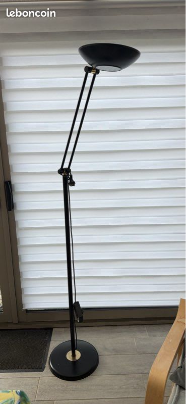 Lampadaire allogène noir (image 1)