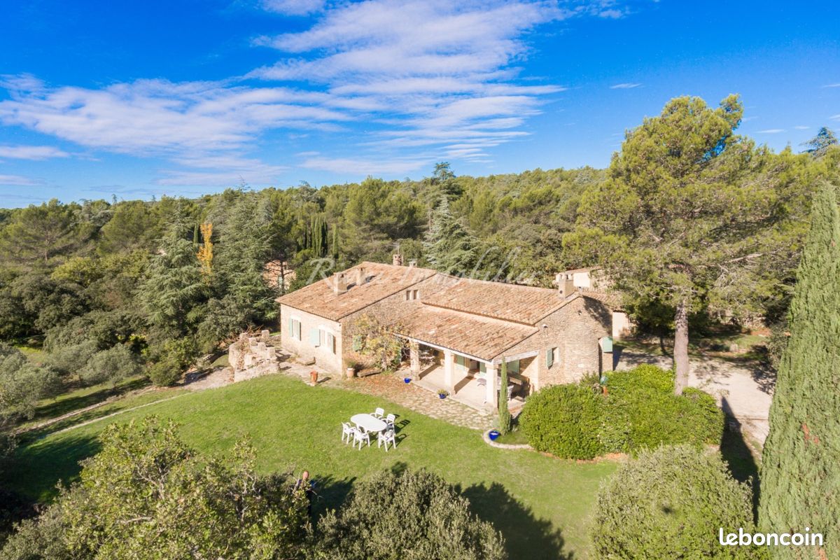 Maison 5 pièces 135 m² · à Cabrières-d'Avignon · 135 m² · 890 000 €