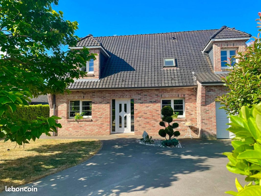 Maison 8 pièces 153 m² · à Richebourg · 153 m² · 32 000 €