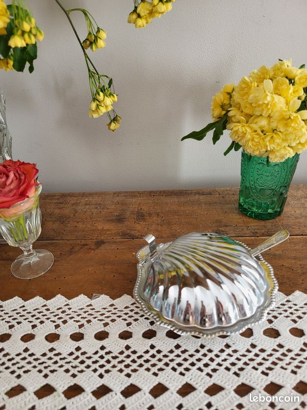 Beurrier vintage métal en forme de coquillage