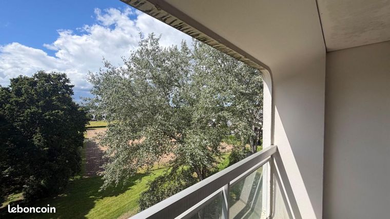 Studio 1 pièce 28 m² — 1