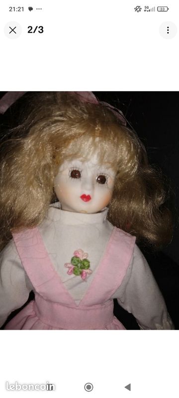 Rare Vintage Poupée En Porcelaine
Robe rose et dentelles (image 2)