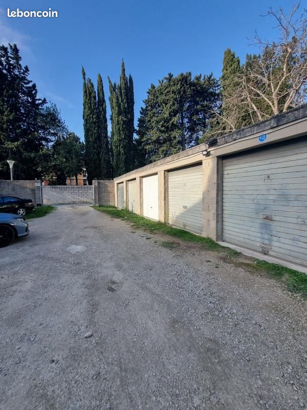 Parking 15 m² · à Salon-de-Provence · 15 m² · 120 €/mois