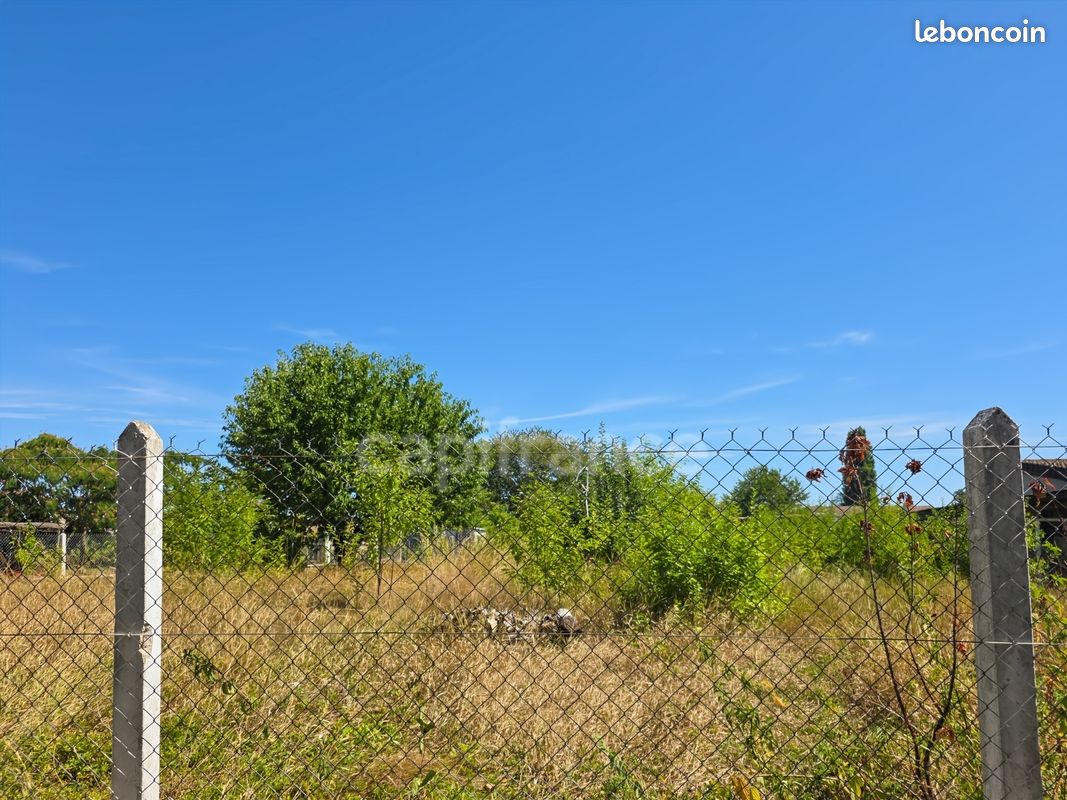 Terrain 608 m² Sassenay · 44 000 €