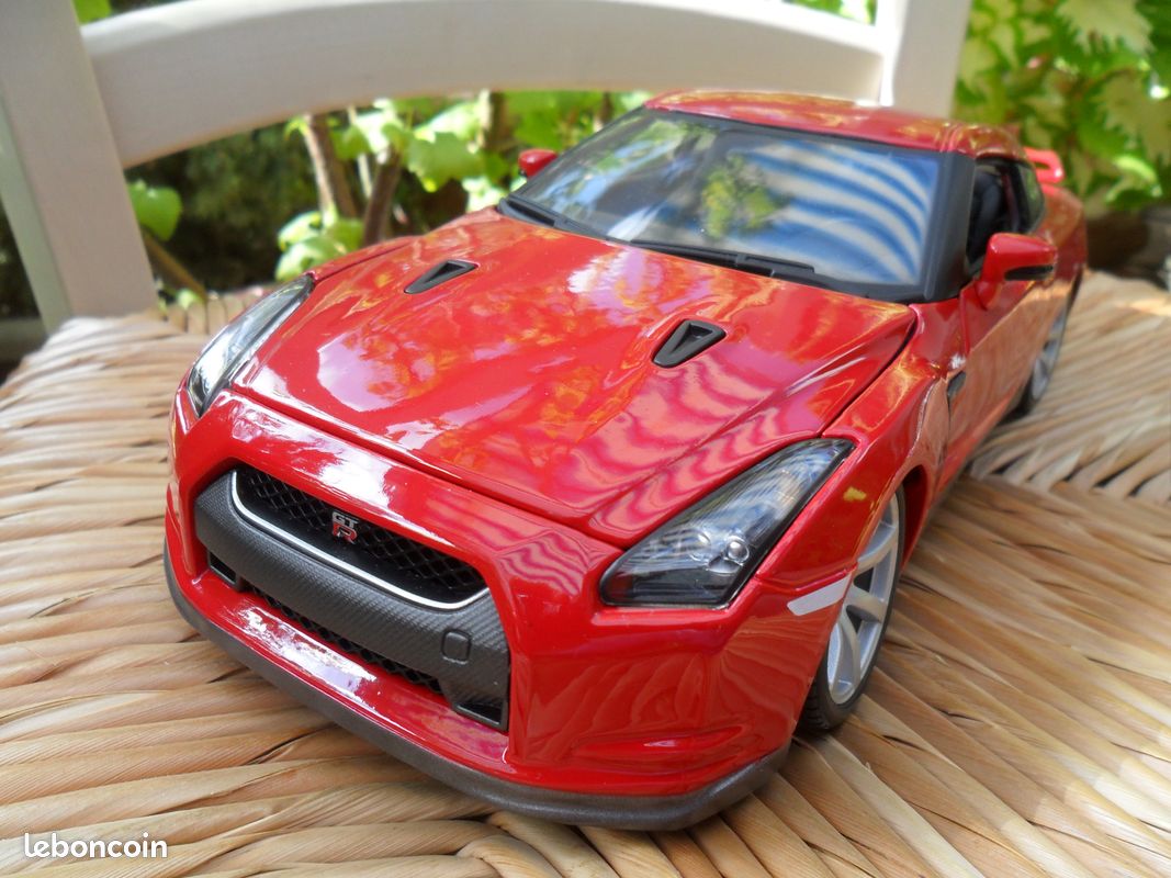 Voiture Miniature 1/18 Nissan GT-R 2008 (image 10)