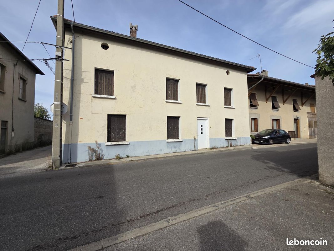 Maison 4 pièces 102 m² · à Nivolas-Vermelle · 102 m² · 138 000 €