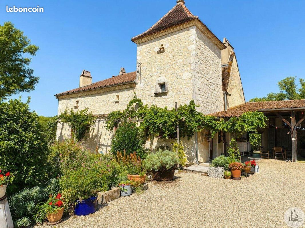 Maison 12 pièces 445 m² · à Villeréal · 445 m² · 790 000 €