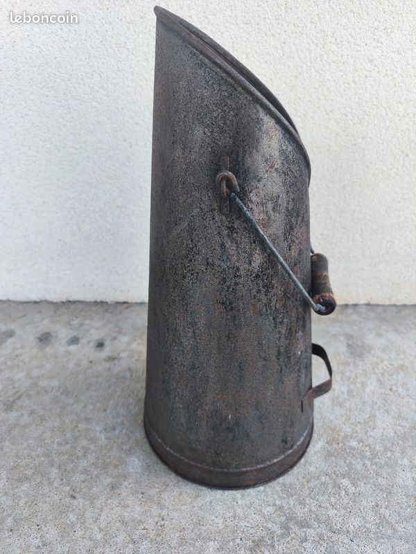 Ancien seau de charbon avec poignée et anse (image 2)