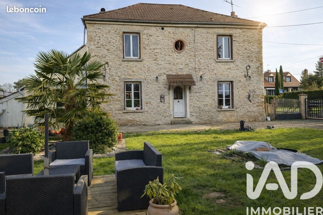 Maison 8 pièces 168 m² · à Coutençon · 168 m² · 262 000 €