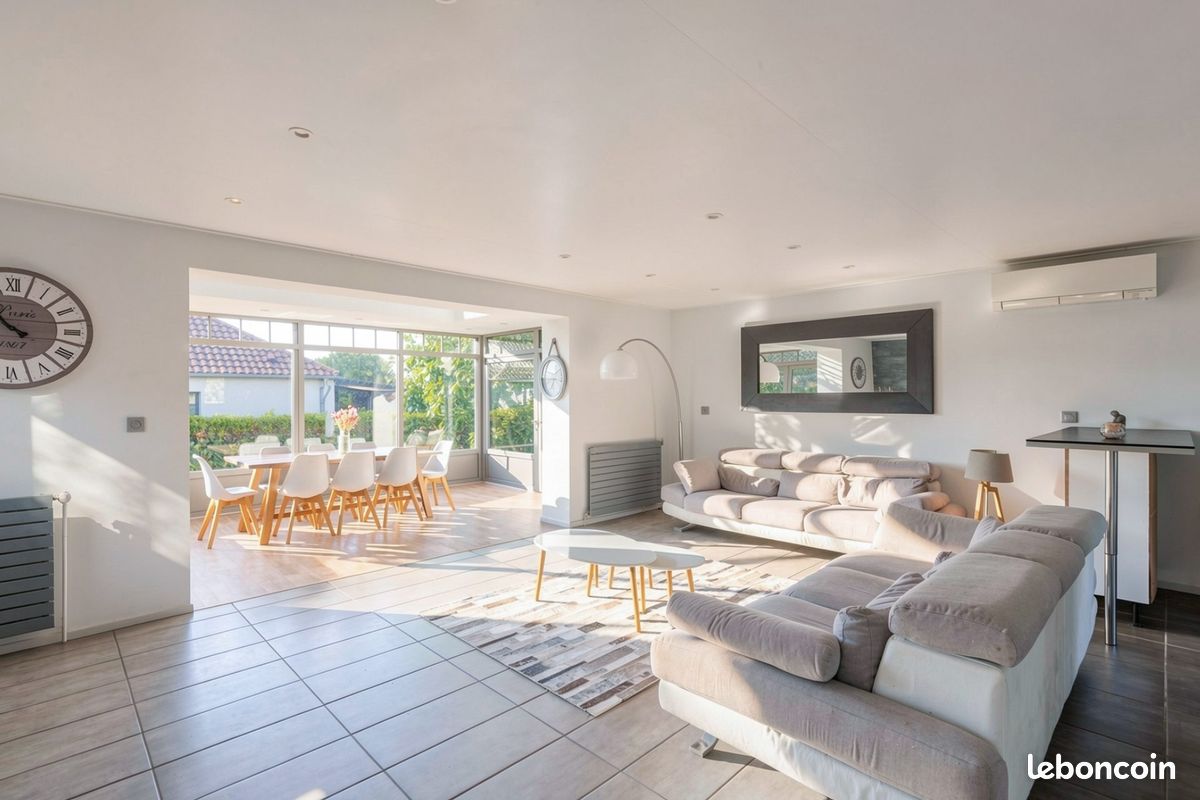 Maison 6 pièces 145 m² · à Saint-Priest · 145 m² · 599 000 €