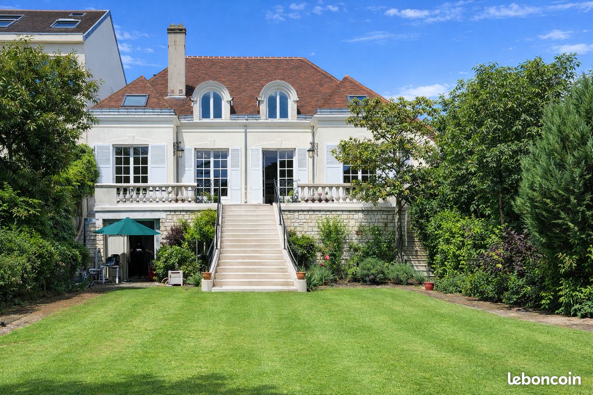 Maison 10 pièces 349 m² · à Saint-Cloud · 349 m² · 2 700 000 €