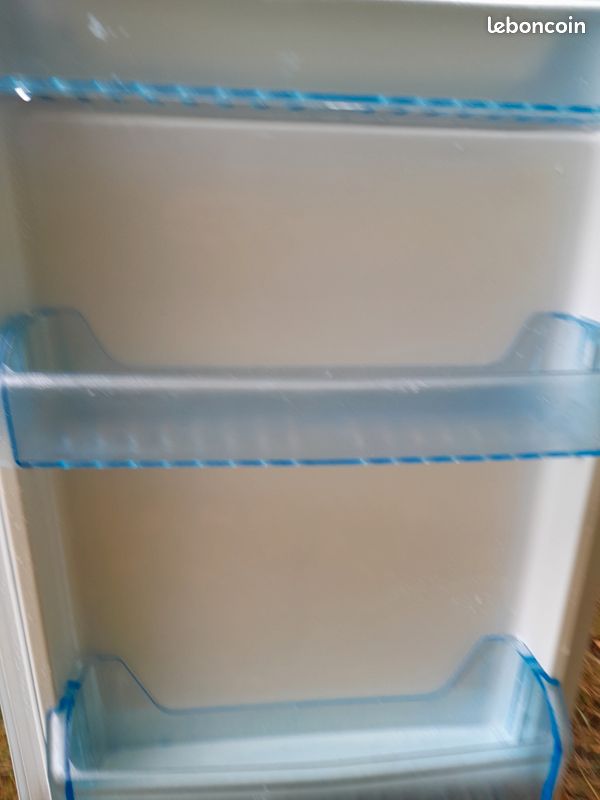 Vend frigo quasi neuf servie 4 mois (image 3)