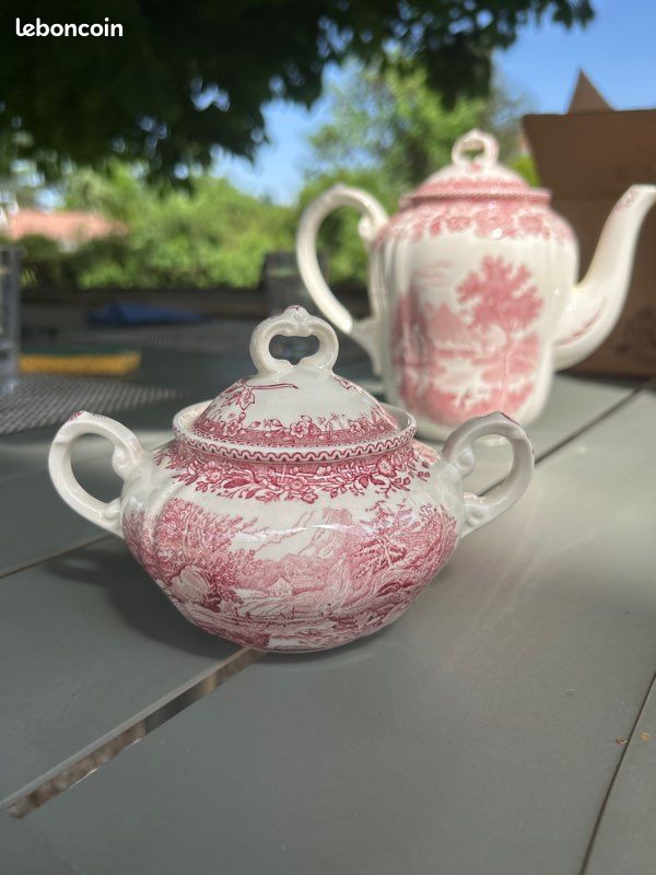 Ancienne assiette, décor chasse, en céramique de Sarreguemines