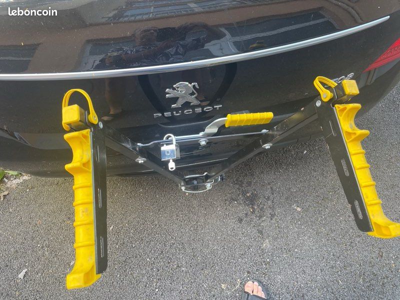 Porte vélo sur attache remorque (image 1)