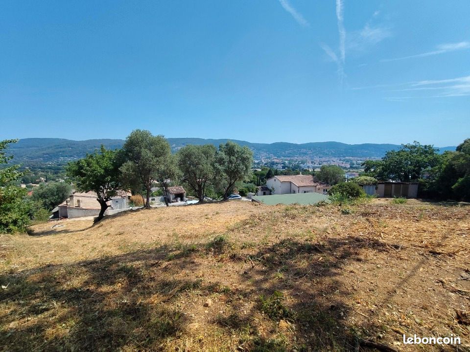 Terrain 1 104 m² Draguignan · 163 000 €