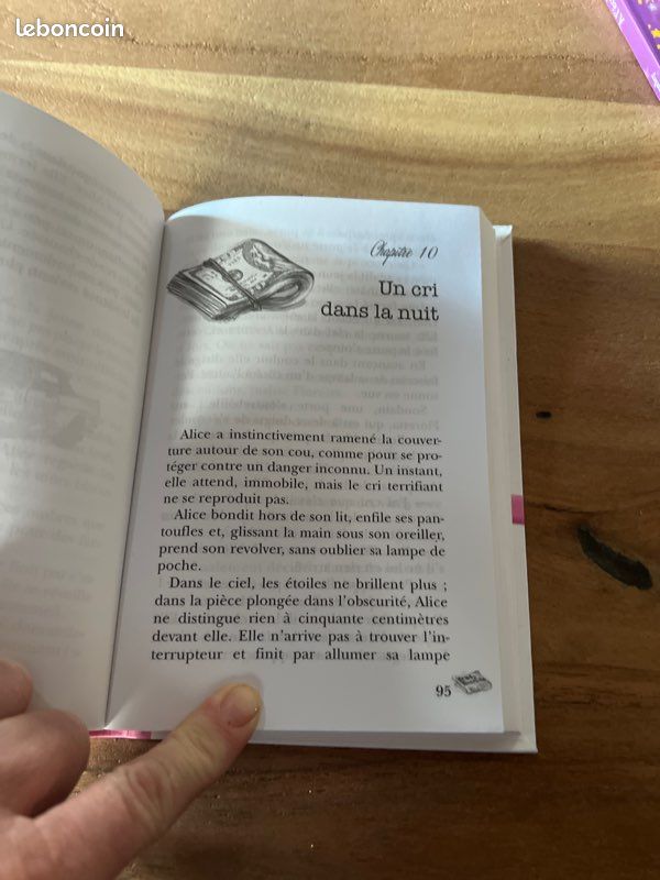 Livre Alice au Manoir Hanté (image 3)