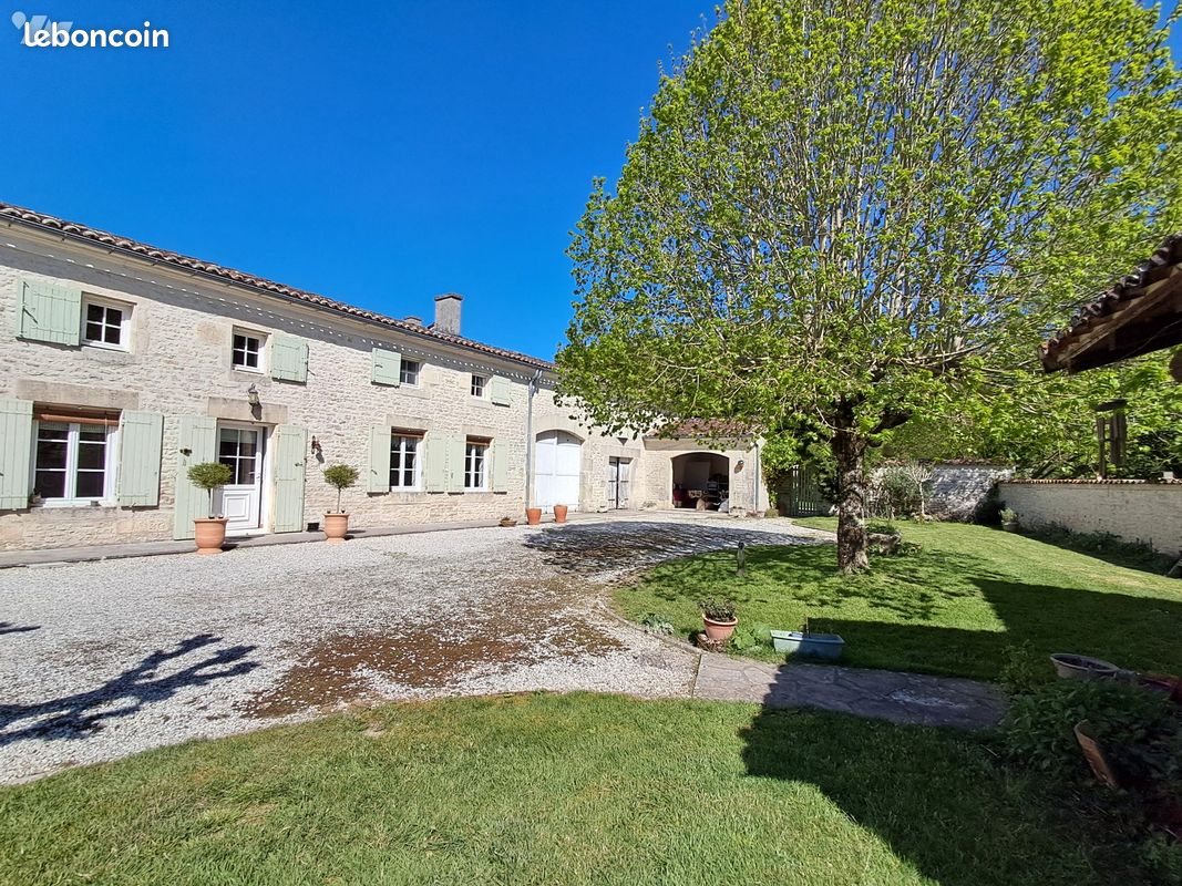 Maison 6 pièces 157 m² · à La Brousse · 157 m² · 338 000 €