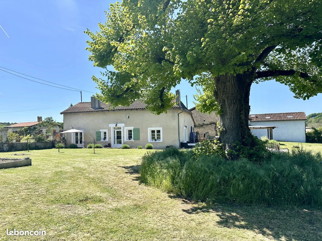 Maison 6 pièces 174 m² · à Bonnes · 174 m² · 395 000 €