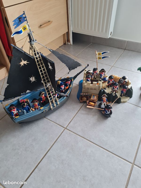 Playmobil 4 bateaux un fort un bastion 36 personnages playmobil français anglais espagnol des canons fusils épées 2 chaloupes coffres trésor beaucoup d accessoires (image 6)