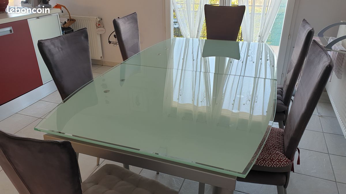 Table (image 4)
