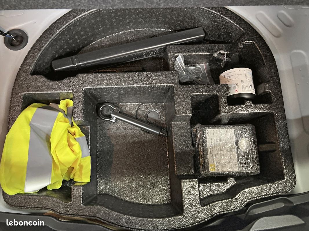 MAZDA Mazda2 Hybrid 1.5L CVT 116 ch Pure (image 22)