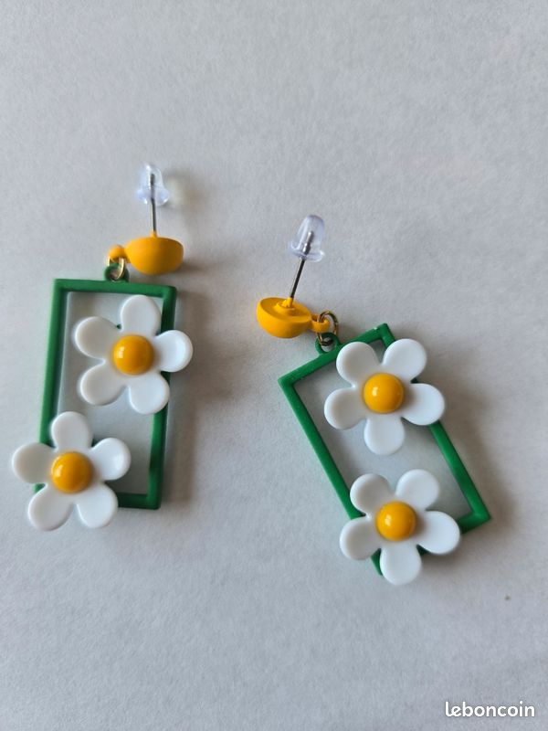 Boucles d'oreilles marguerite fleurs (image 1)