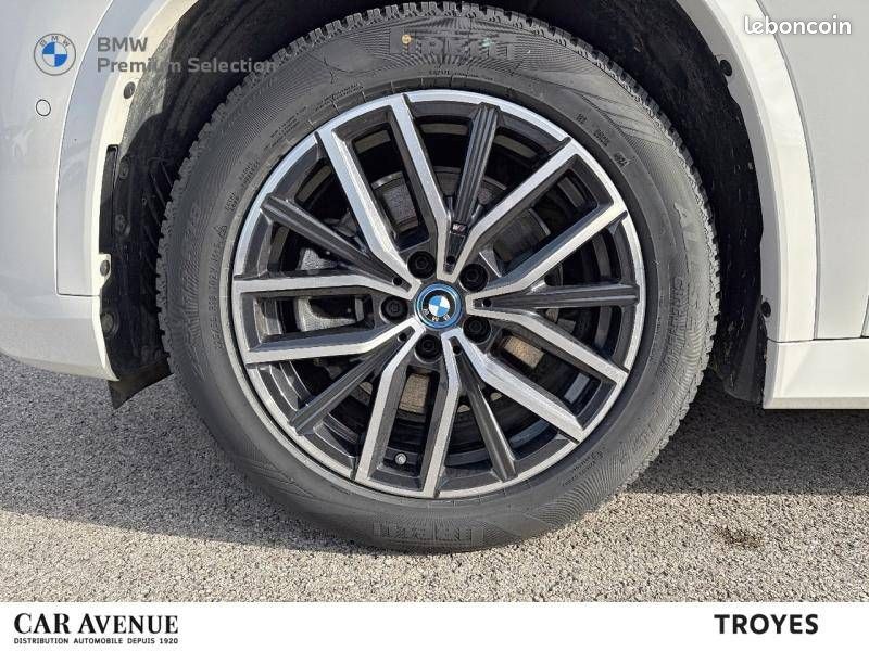 BMW iX1 xDrive30 M Sport (image 11)