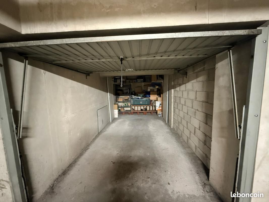 Parking 15 m² · à Fréjus · 15 m² · 25 000 €