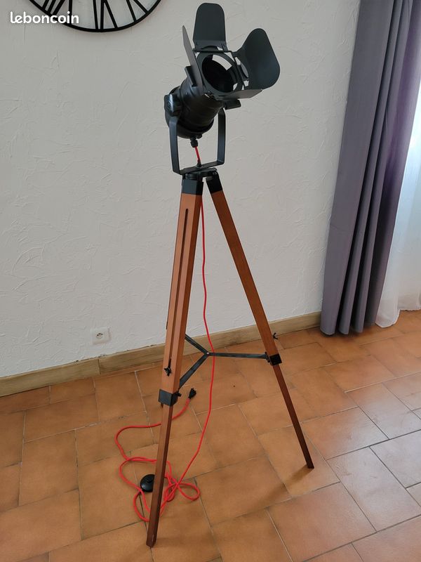 Lampe industriel sur pied (image 1)
