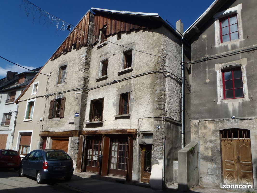 Maison 8 pièces 170 m² · à La Mure · 170 m² · 170 000 €
