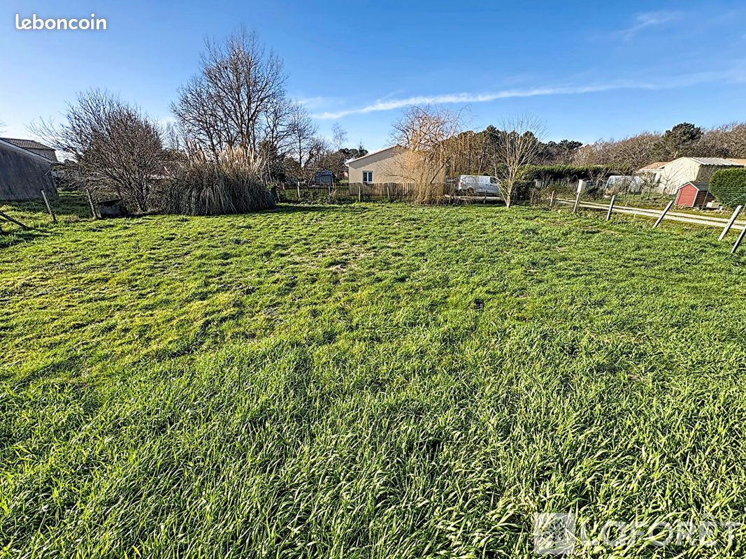 Terrain 650 m² · à Pugnac · 650 m² · 47 500 €