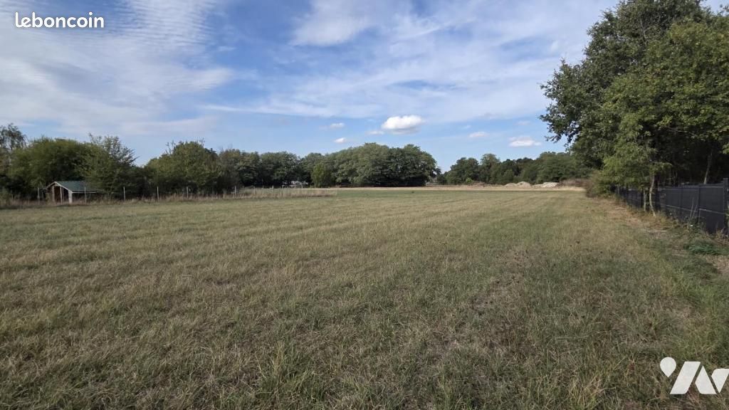 Terrain 1827 m² · à Fay-aux-Loges · 1 827 m² · 79 350 €