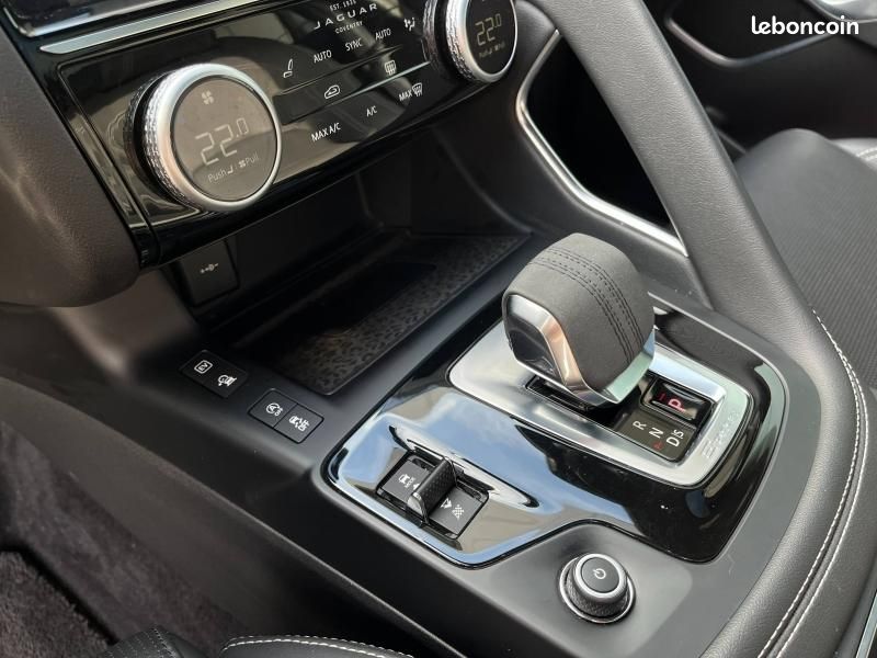 Jaguar E-Pace P300e PHEV 309ch R-Dynamic HSE (image 11)