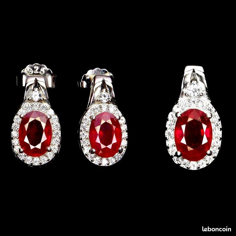Set De Bijoux Femme Plaqué Or Avec Pendentif CZ Rouge – Boucles D’oreilles Et Collier