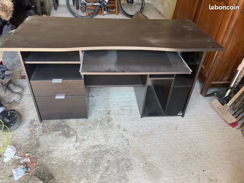 Bureau (image 1)