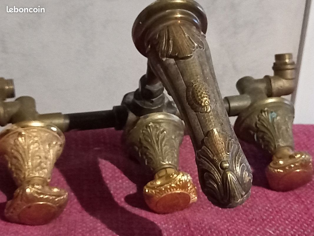 Robinet ancien en bronze (image 2)