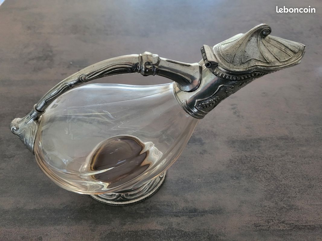 Carafe Art Déco en cristal de Sèvres et étain