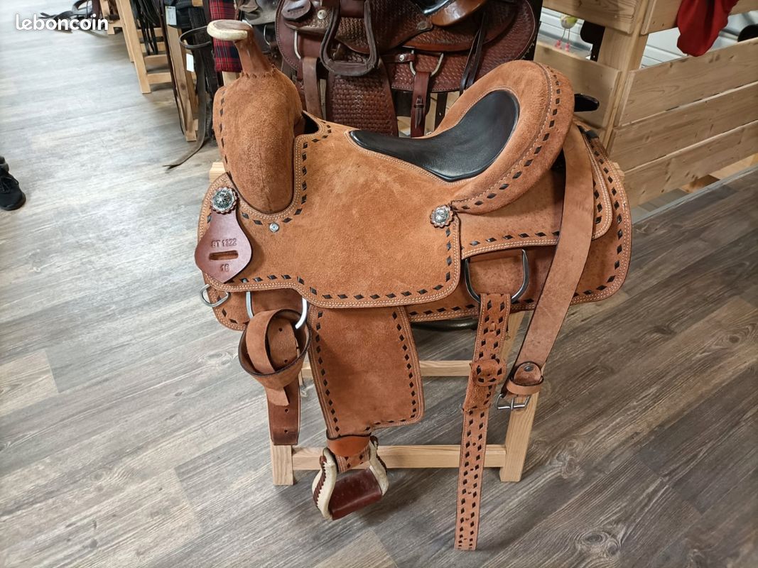 Selle Western Show 16 Pouces, éco-cuir Noir, Finition Tambour Teinture, Neuve