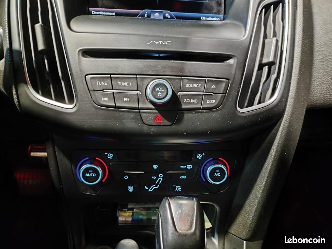 FORD FOCUS 2.0 TDCi - 185 - ST - CAM DE RECUL - RADAR AR - PARK ASSIST - DISTRIBUTION FAIT (image 22)
