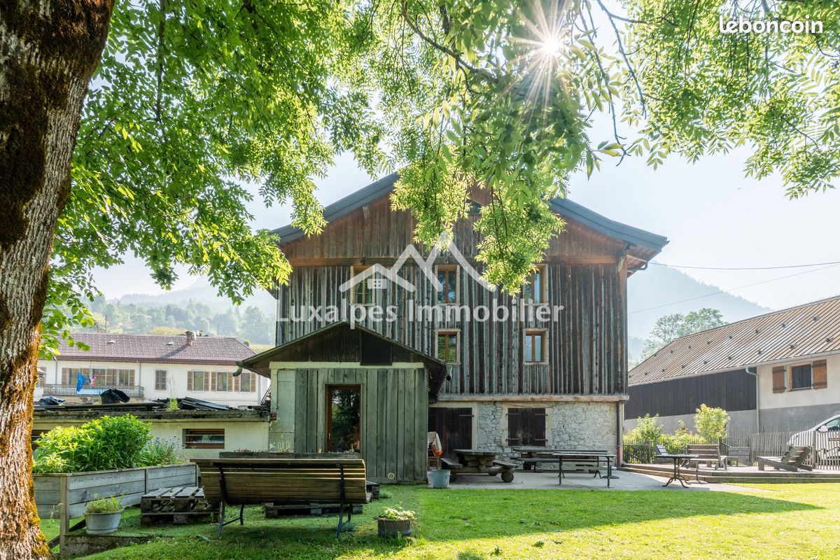 Maison 12 pièces 533 m² · à Glières-Val-de-Borne · 533 m² · 790 000 €