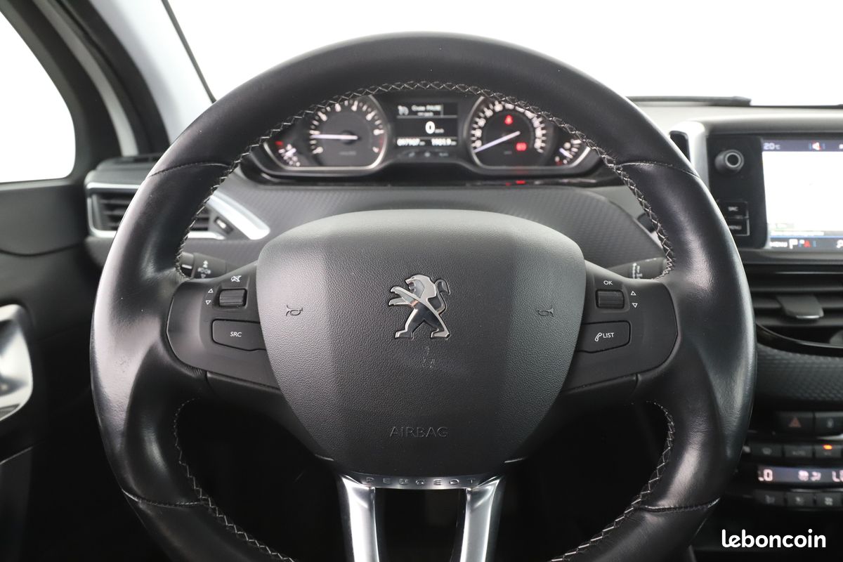 Peugeot 2008 1.2 PureTech Allure 110 ch (image 15)