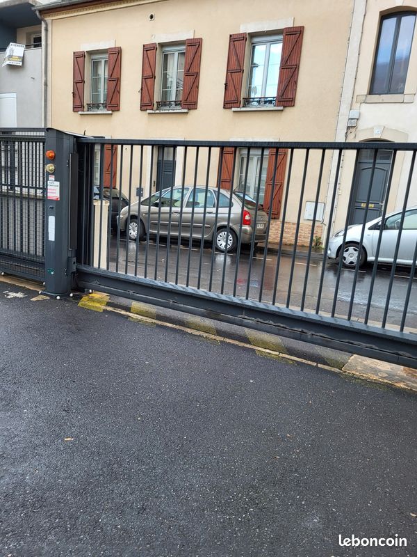 Loue Parking Aérien Sécurisé Reims Quartier Marchandeau / CHU (image 2)