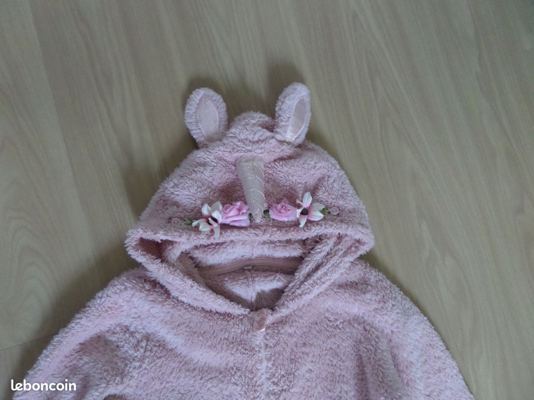 Combinaison surpyjama licorne taille S (image 1)